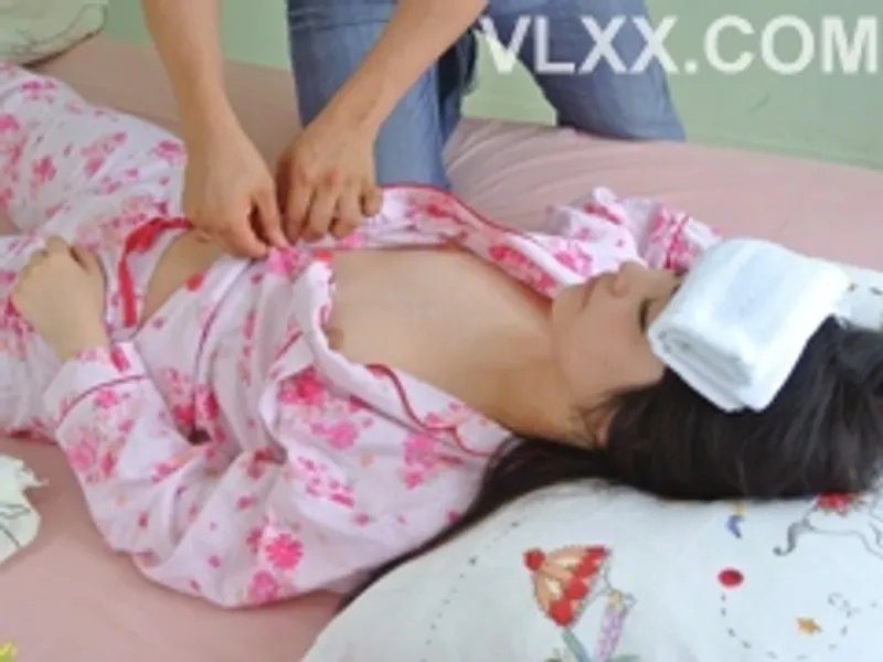 Anh ruột "chăm sóc" nhân tình đang bệnh