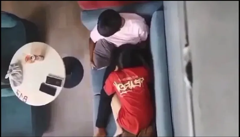 Quay lén nhân tình mút bú cho em ghệ nơi công cộng