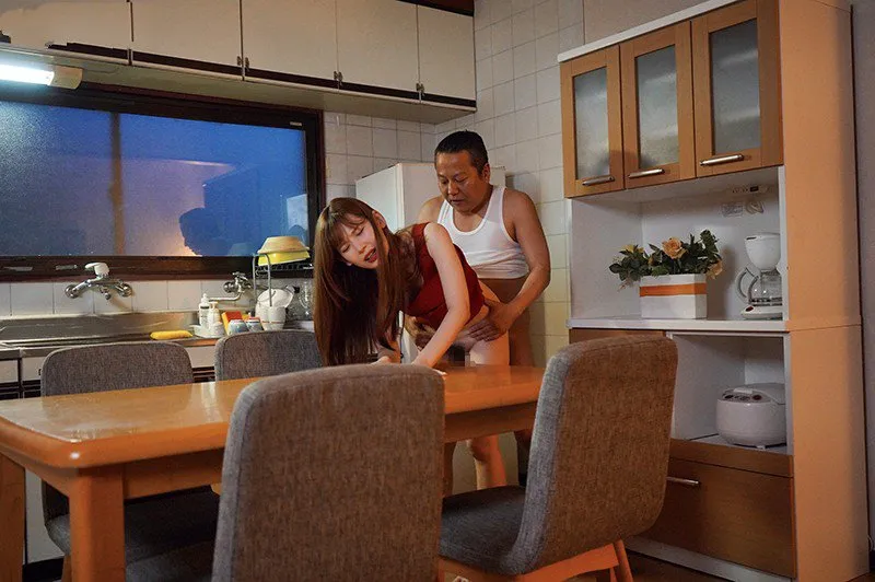 Con gái bị ông xã mới của mẹ đụ mỗi ngày, cho dù đã có người yêu